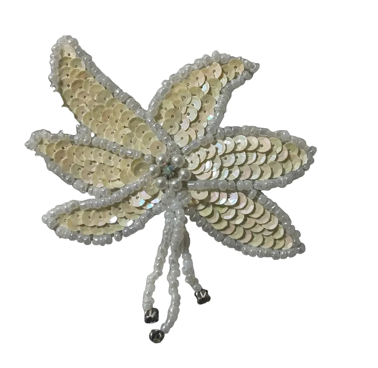 Flor de Charretera - Lentejuelas Beige - Cuentas Blancas - Pedrería AB 3.5" x 3.5"
