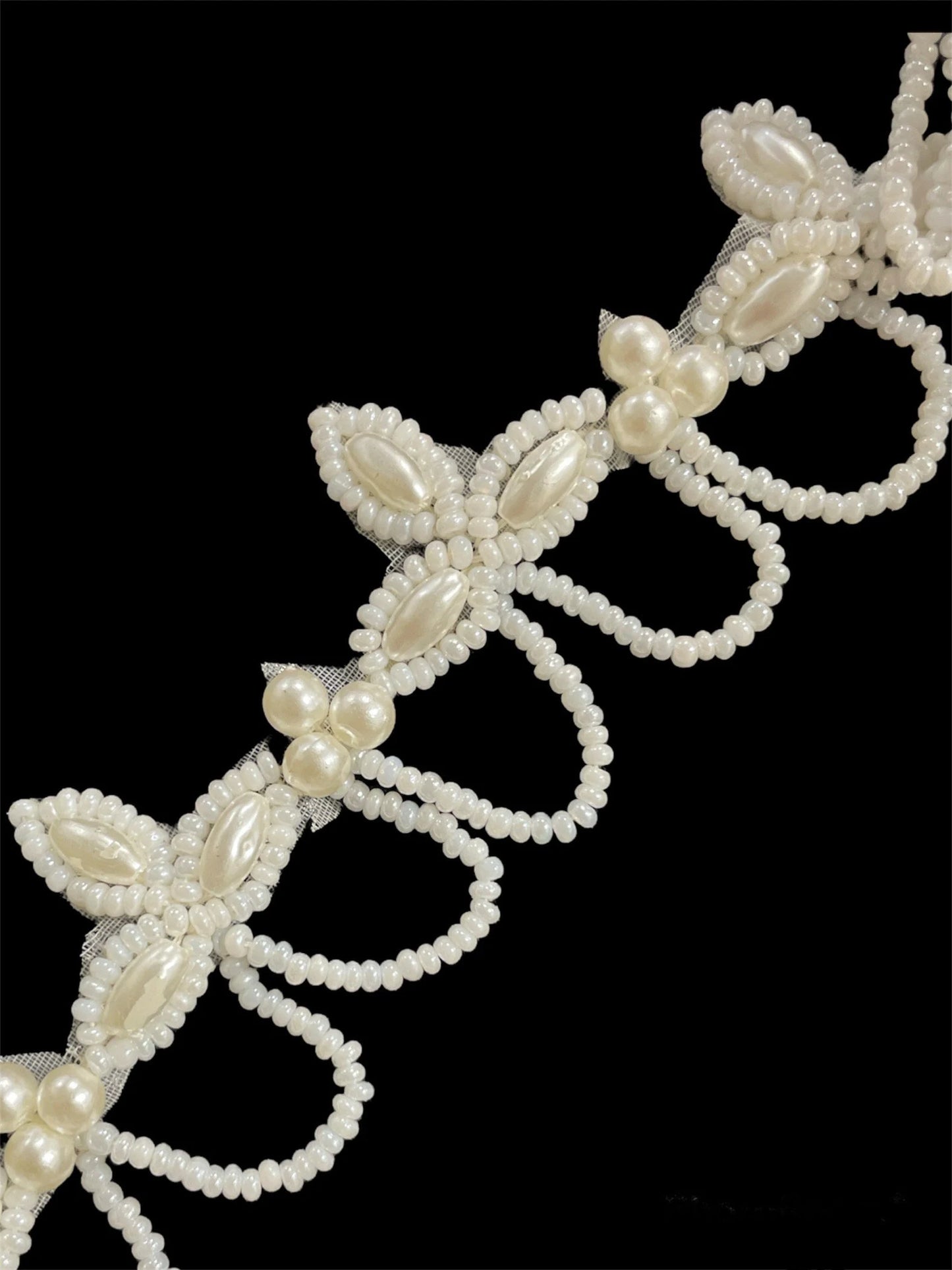 White beads loop with pearls 1" wide