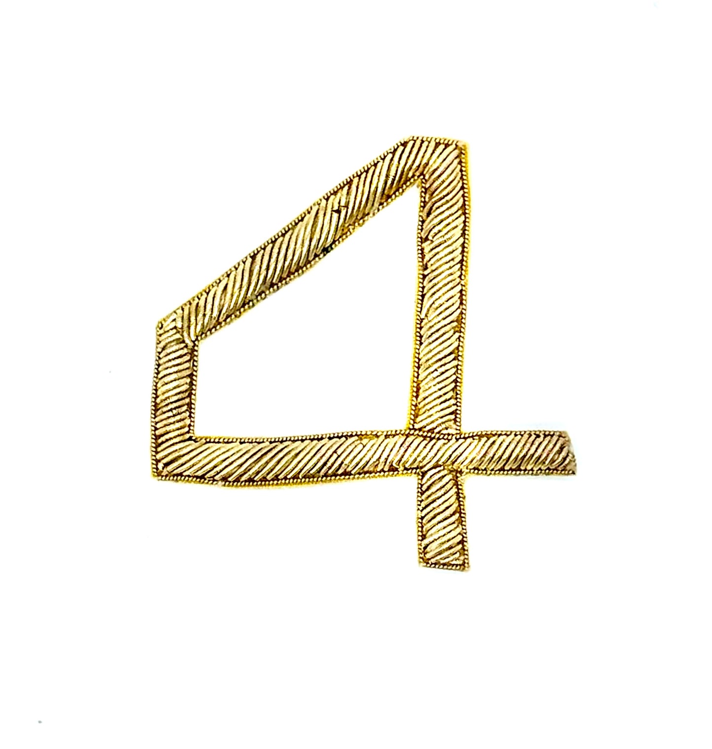 Número Cuatro Bordado Metálico Dorado, 2.5”x 2.5”