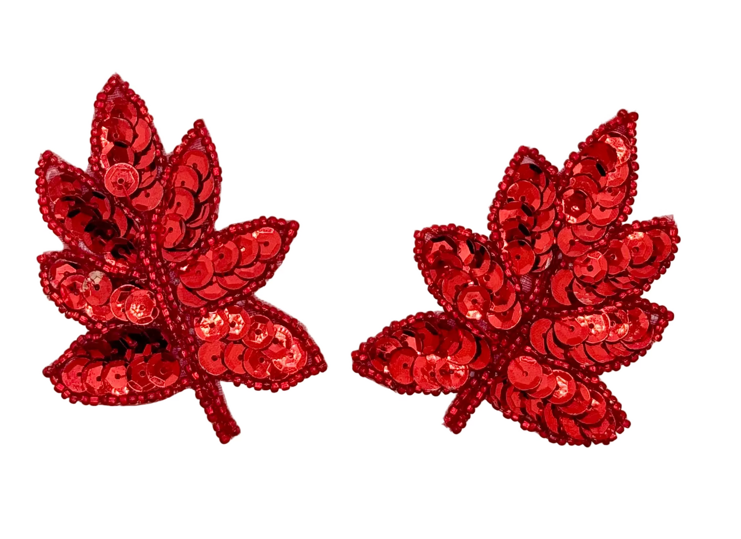 Par de hojas con lentejuelas rojas y cuentas de 2" x 2.5"