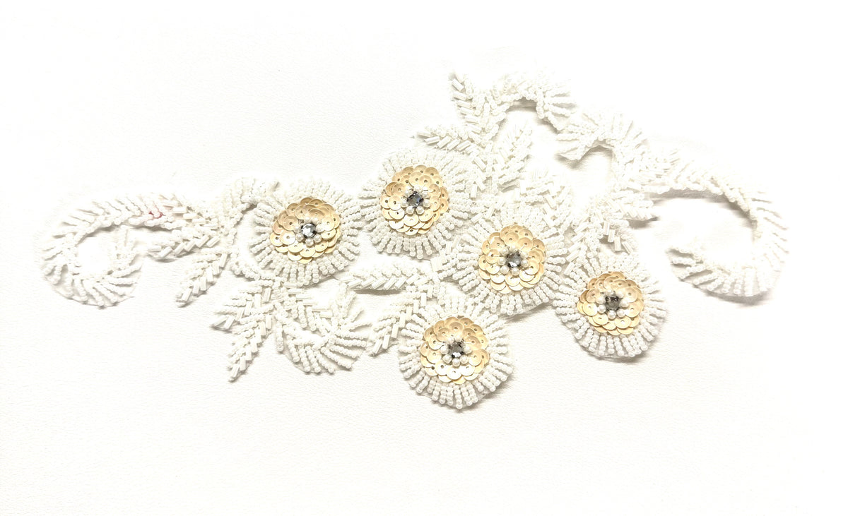Flor a elegir entre lentejuelas blancas o beige - Cuentas y pedrería 24,1 x 11,4 cm