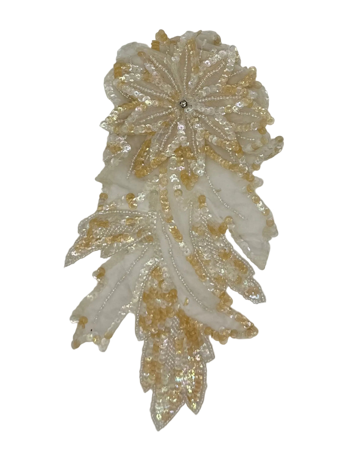 Lentejuelas Blancas Florales con Ligeros Tonos Amarillentos de Lentejuelas Iridiscentes 25.4 cm x 13.97 cm