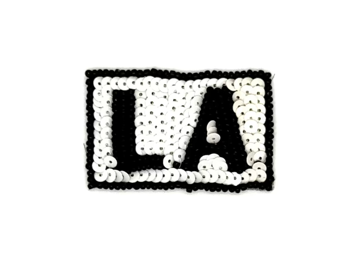 Parche L.A. (Los Ángeles) - Lentejuelas Blancas - Cuentas Negras 2.25" x 1.5"