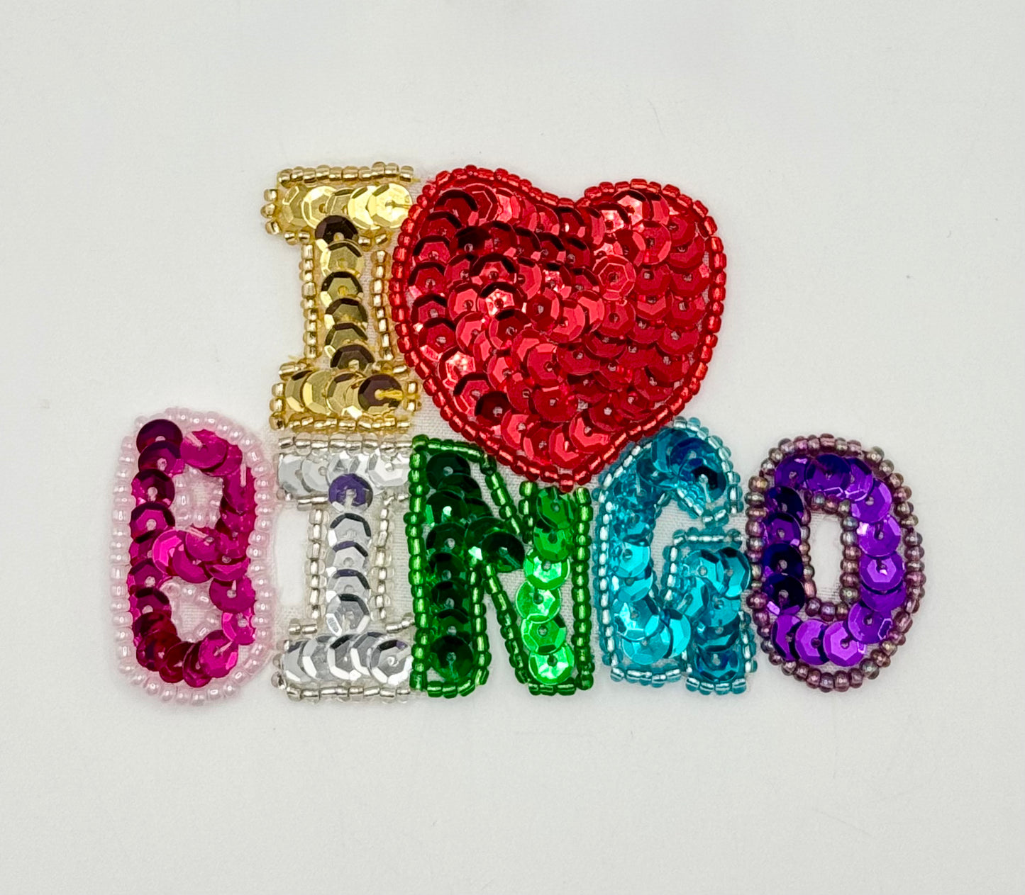 "Me encanta el bingo" con lentejuelas y cuentas multicolores de 2.5" x 3.5"