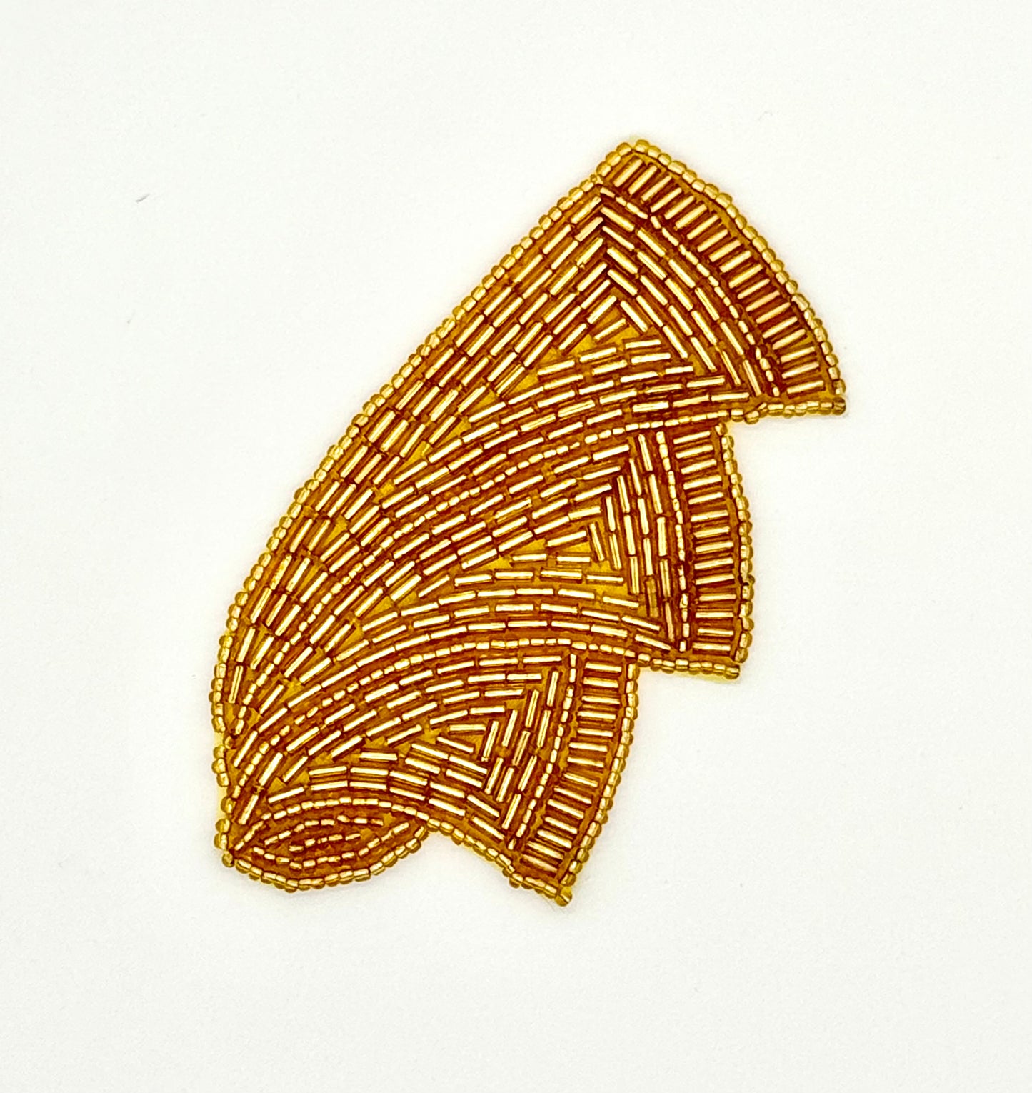 Concha de diseño con cuentas doradas de 10 x 6,3 cm