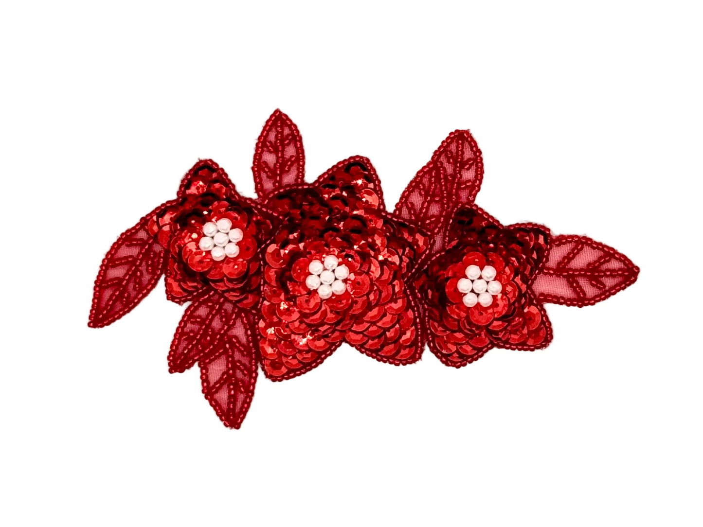 Aplicación de flor triple roja con lentejuelas y cuentas rojas con centros de perlas de 5.5" x 3.25"