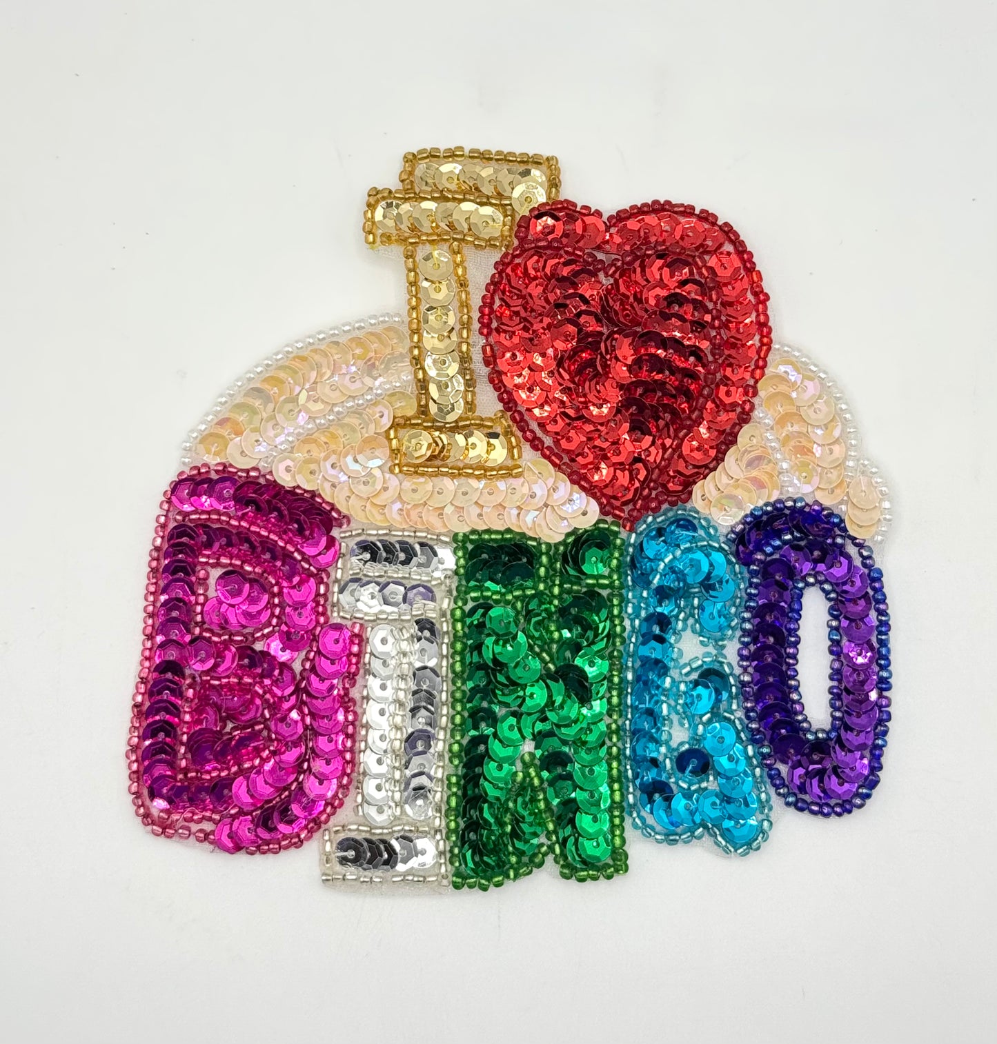 "I Love Bingo" con lentejuelas y abalorios multicolores 5" x 4.5"