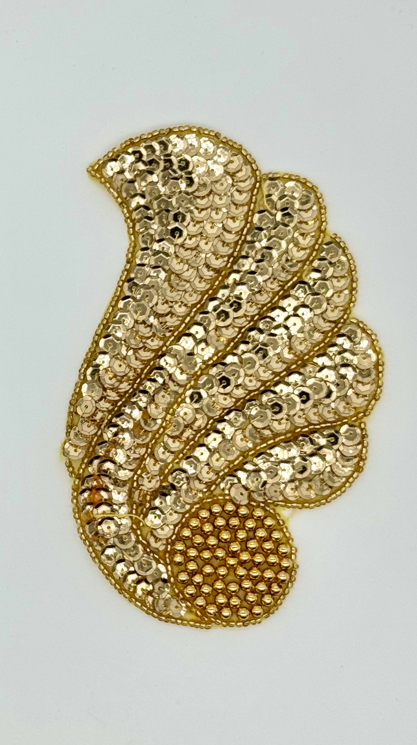 Par de conchas de diseñador con motivos, lentejuelas doradas y cuentas de 15,24 cm x 10,16 cm