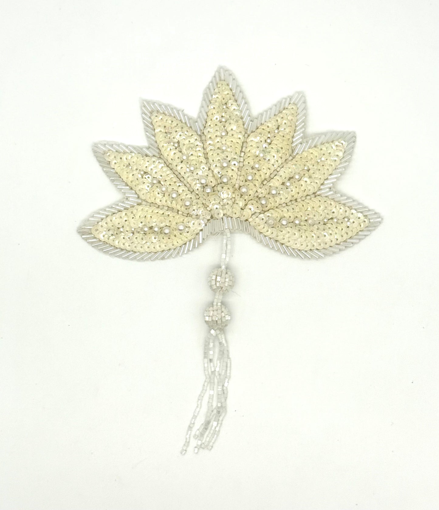 Hoja para charretera - Lentejuelas color marfil - Cuentas blancas 20,32 x 15,24 cm