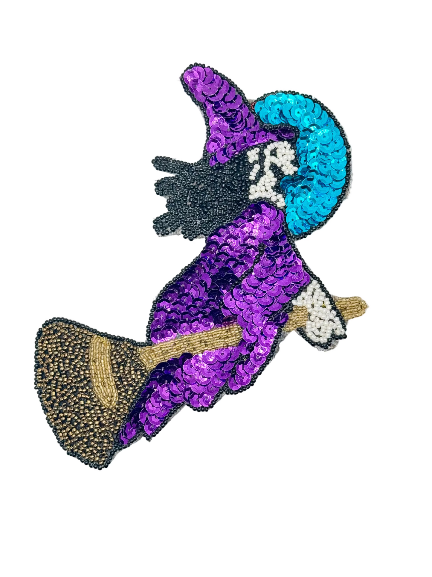 Bruja en escoba con lentejuelas turquesas y moradas con cuentas negras, blancas y doradas de 15 x 15 cm
