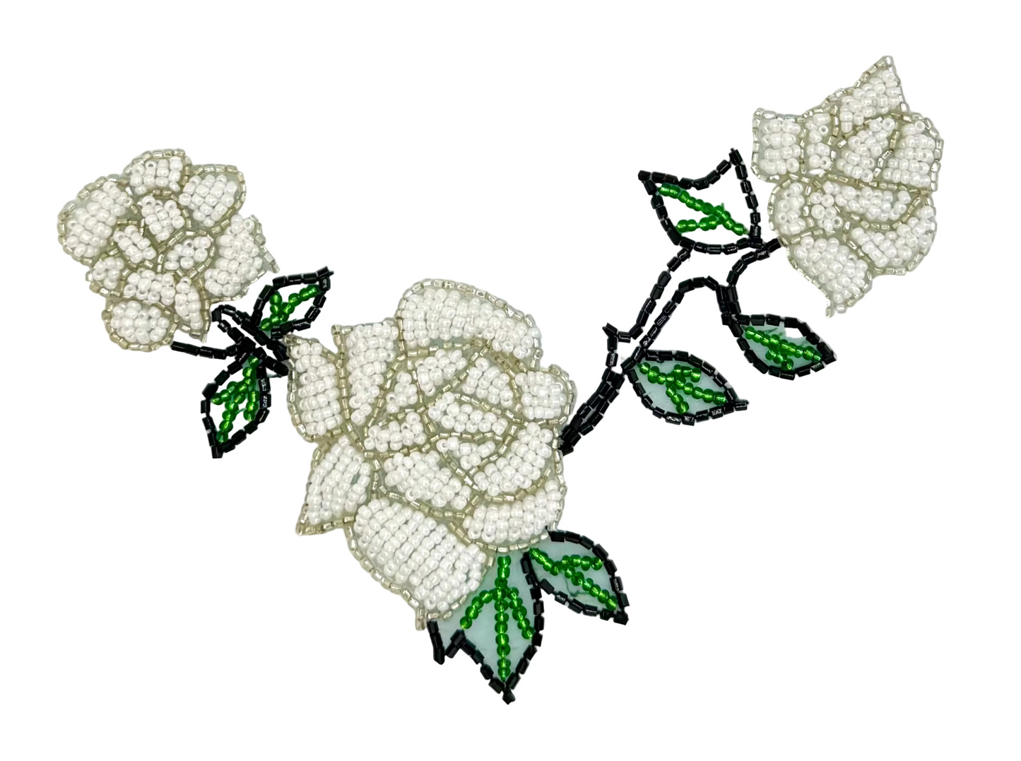 Rosas con cuentas blancas, plateadas, negras y verdes de 15.24 cm x 12.07 cm