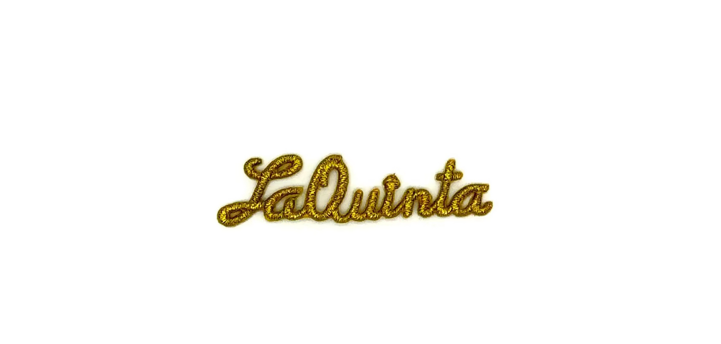 La palabra "La Quinta" - Bordado dorado termoadhesivo 2.5" x .5"