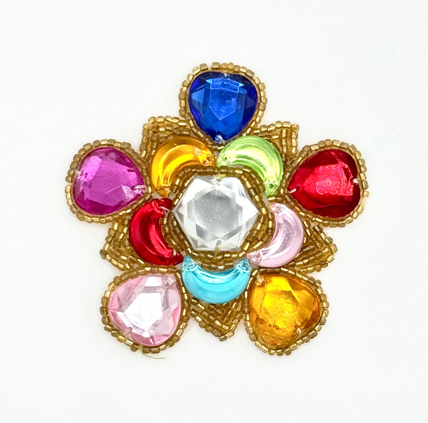 Diseño de autor con piedras multicolor y centro dorado de 7,62 cm