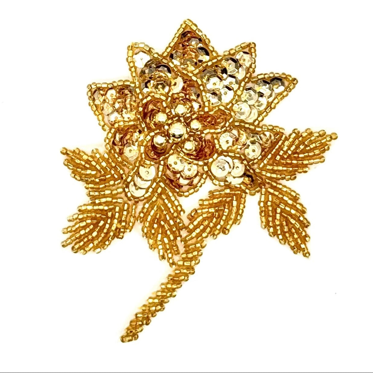 Flor con Lentejuelas Doradas y Cuentas 10,16 cm x 8,89 cm