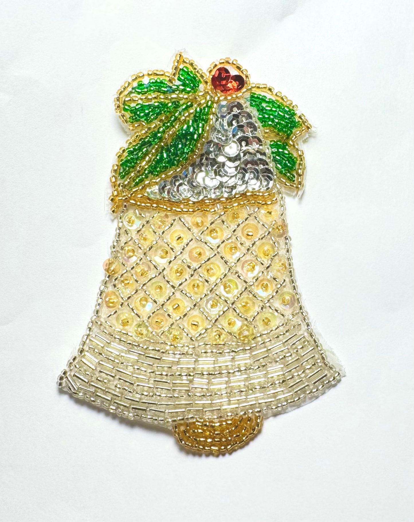 Campana de plata navideña, lentejuelas con cuentas 4.5" x 3"
