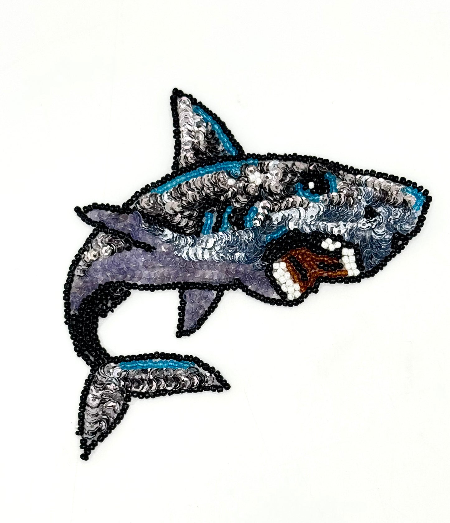 Tiburón con lentejuelas moradas y grises - Cuentas de cristal - 13.3 cm x 10.8 cm