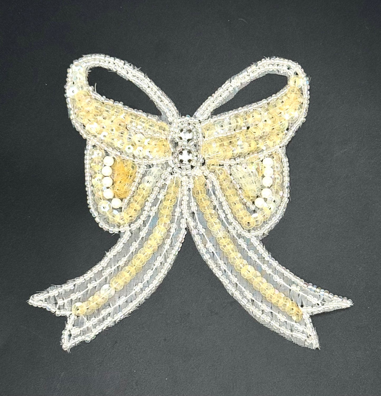 Moño Vintage Crema con Lentejuelas, Perlas, Cuentas de Cristal y Diamantes de Imitación 4.75" x 4.5"