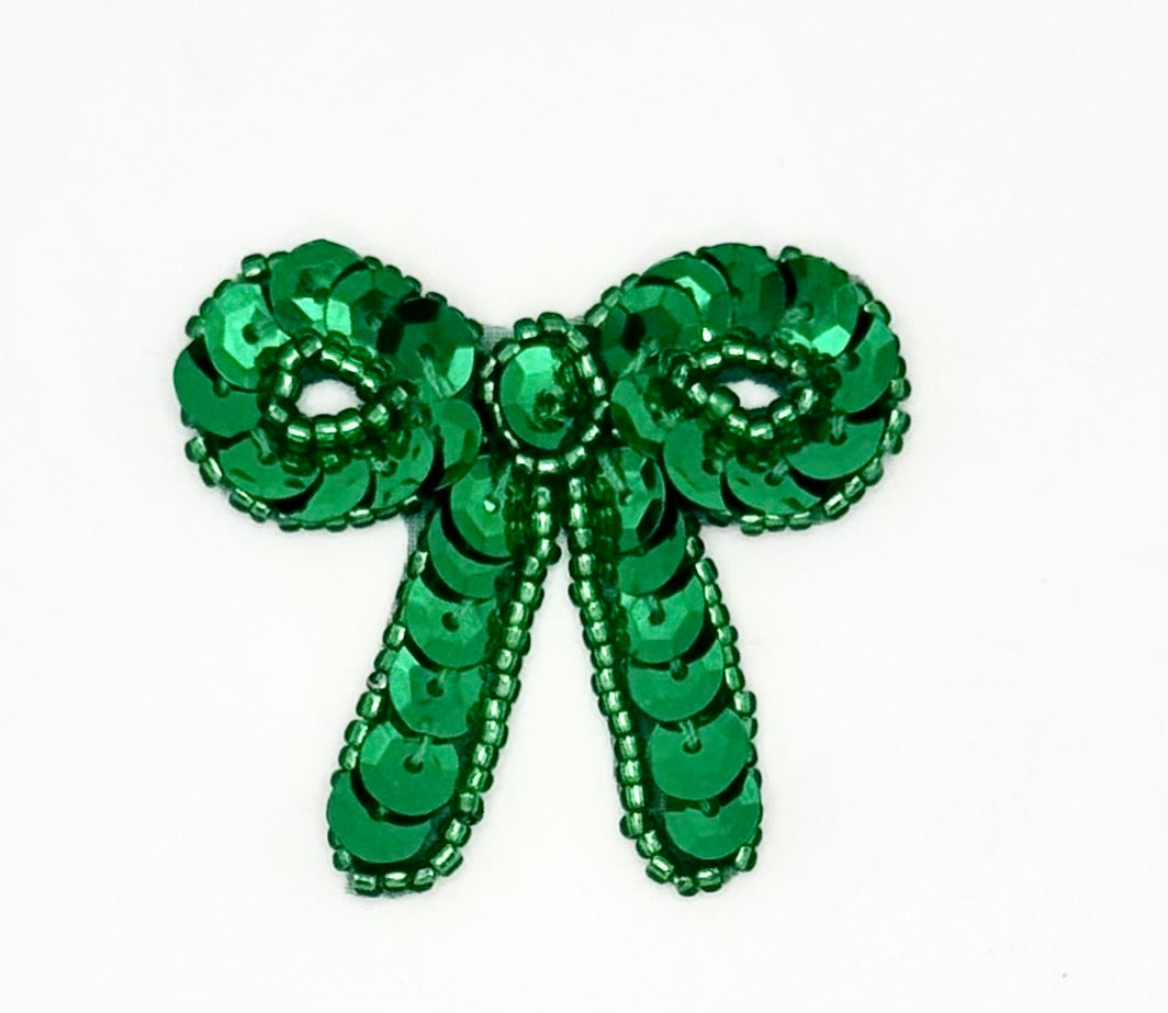 Lazo con lentejuelas y cuentas verdes 1 7/8" x 1.5"
