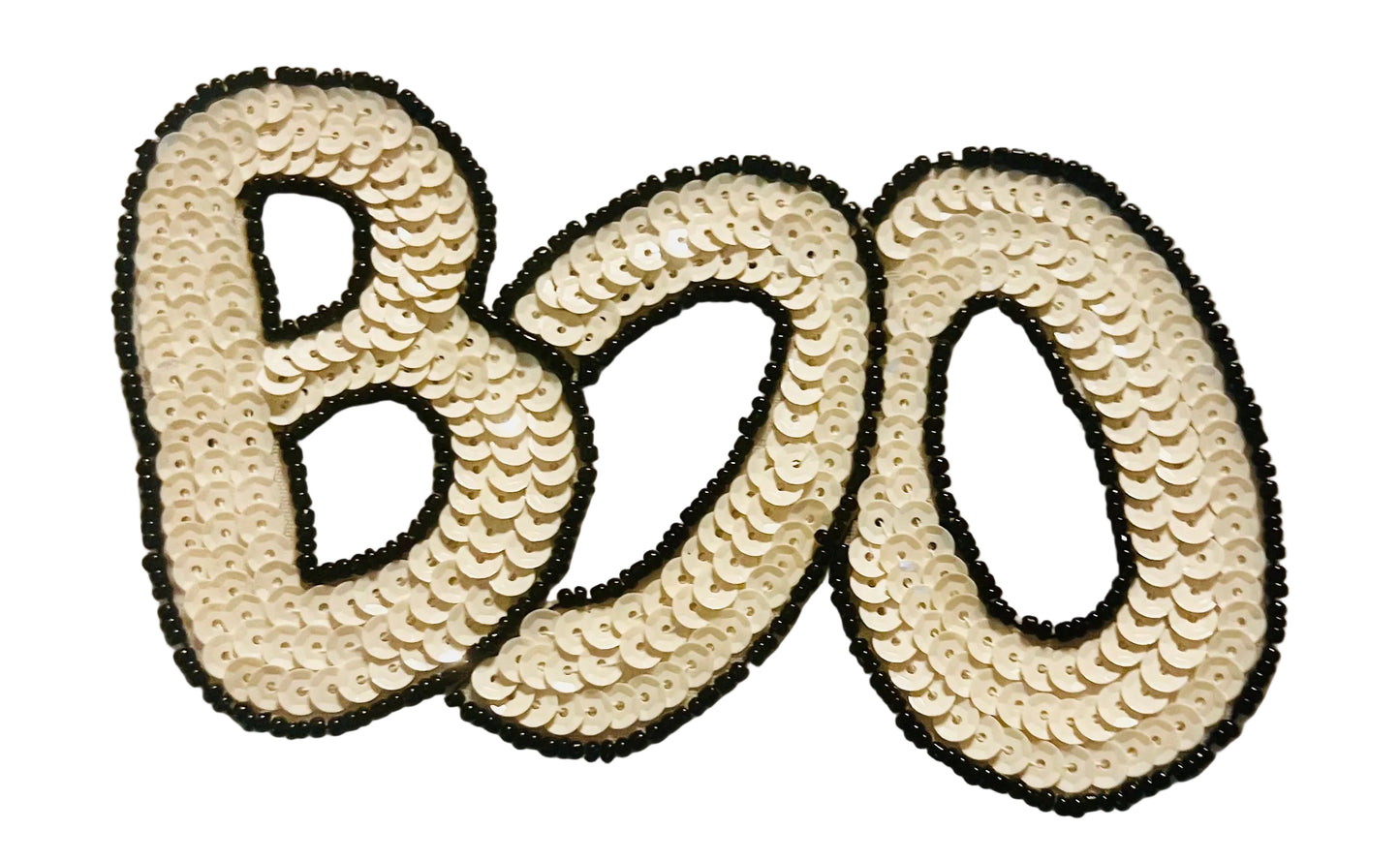 Lentejuelas blancas "BOO" y cuentas negras 4.75” x 3.5”