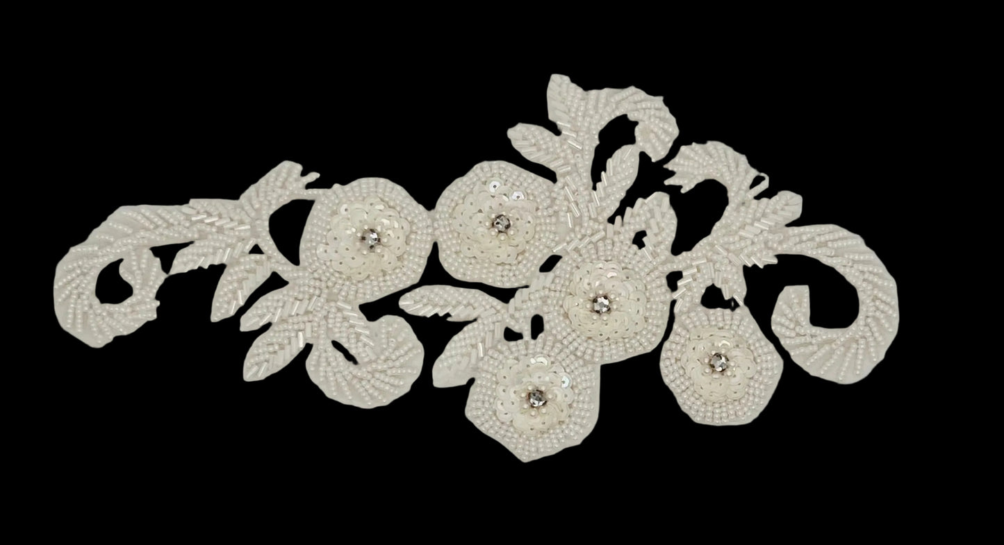 Flor a elegir entre lentejuelas blancas o beige - Cuentas y pedrería 24,1 x 11,4 cm