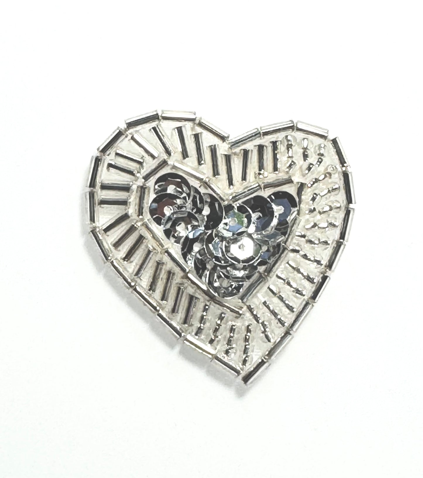 Aplicación de Corazón - Centro de Lentejuelas Plateadas - Cuentas Plateadas 3,81 cm x 3,81 cm
