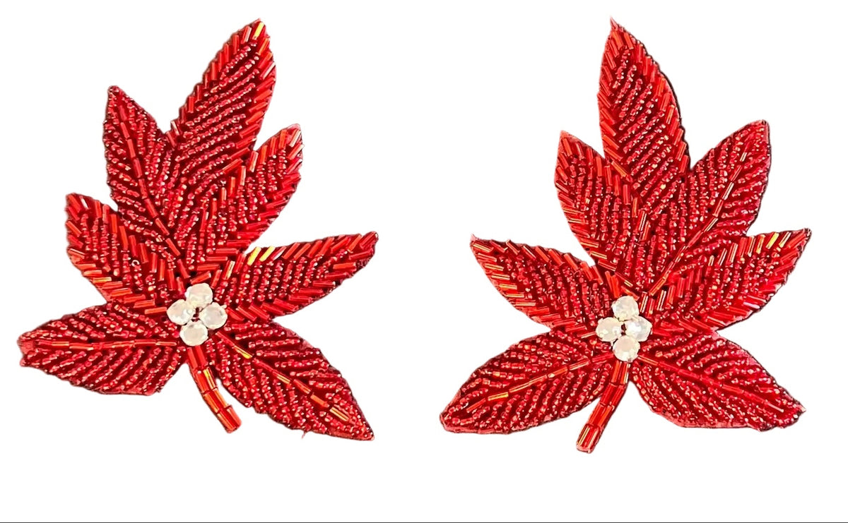 Par de flores rojas con abalorios y pedrería 4" x 3"