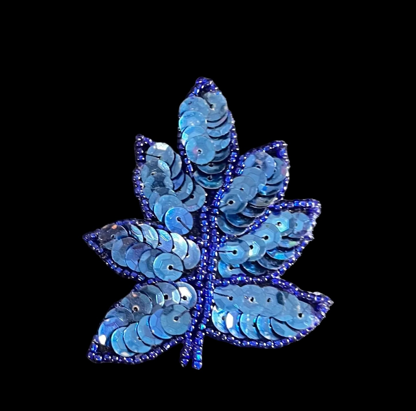 Diseño de Hoja Elección de Pares o Unidades con Lentejuelas y Cuentas Azules 2.5" x 2"