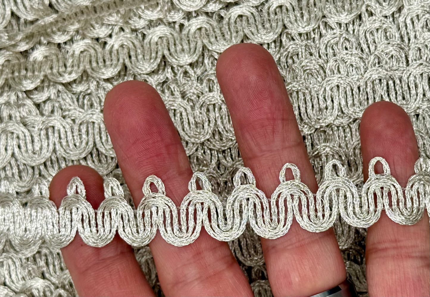 Galón con hilo de plata de lingotes de 5 cm de ancho, se vende por yarda