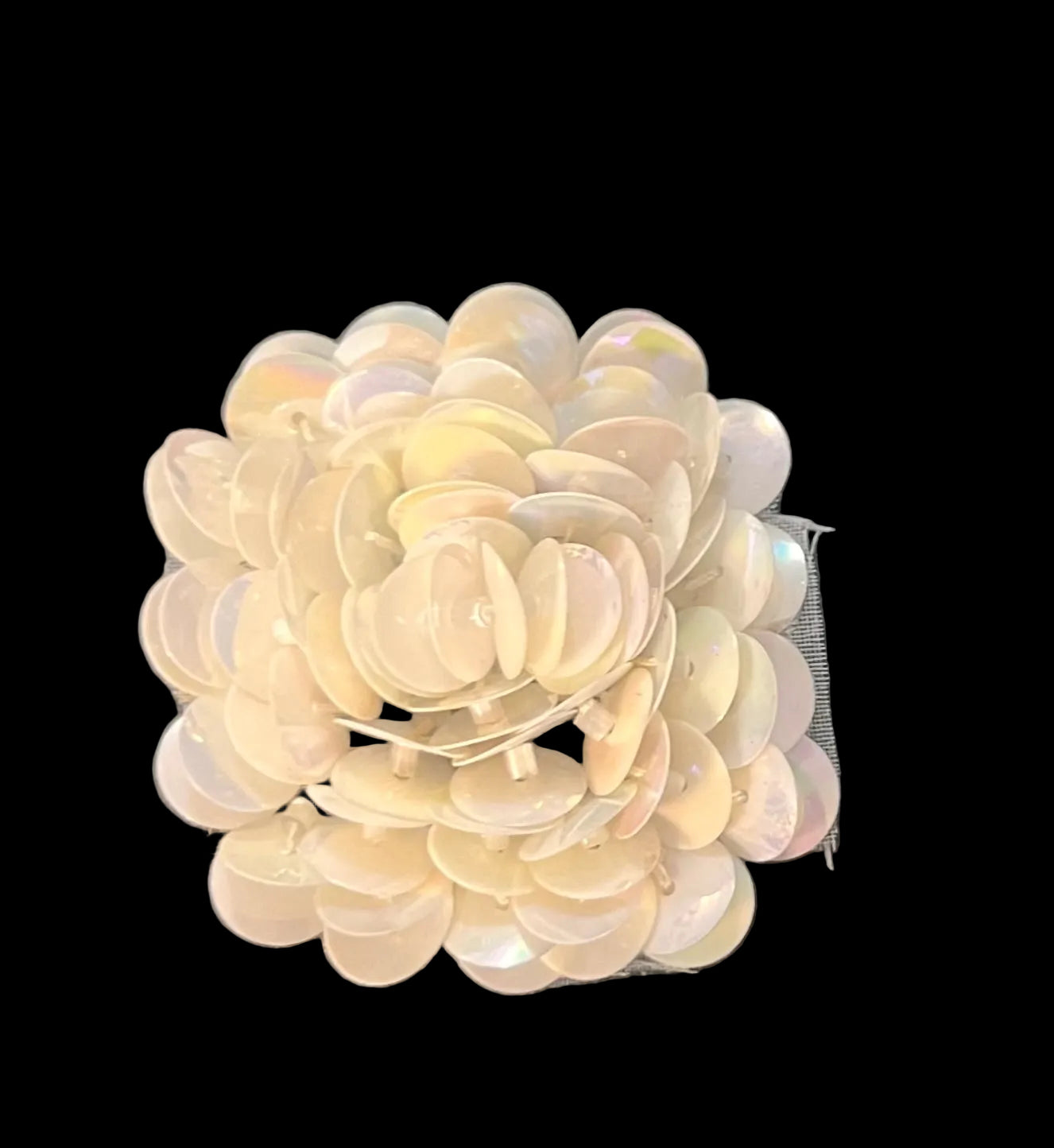 Flor con capas de gran altura China Lentejuelas blancas 1.5"