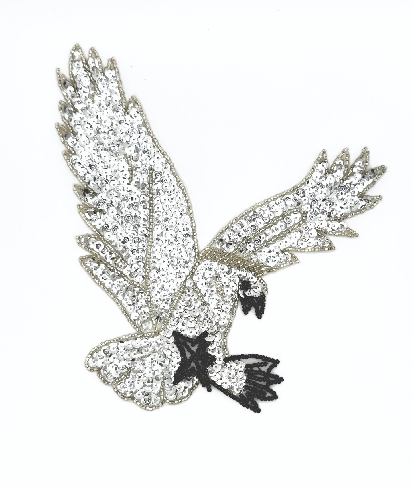 Águila con lentejuelas y cuentas plateadas y negras de 7.25" x 7"