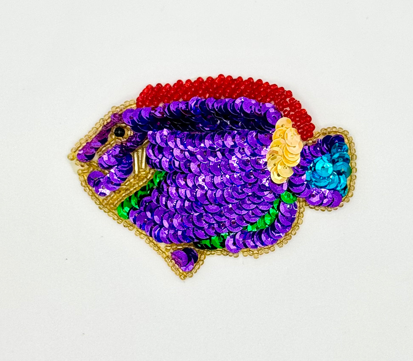 Pez de agua salada con lentejuelas moradas y de otros colores y abalorios de 3.25" x 2.5"
