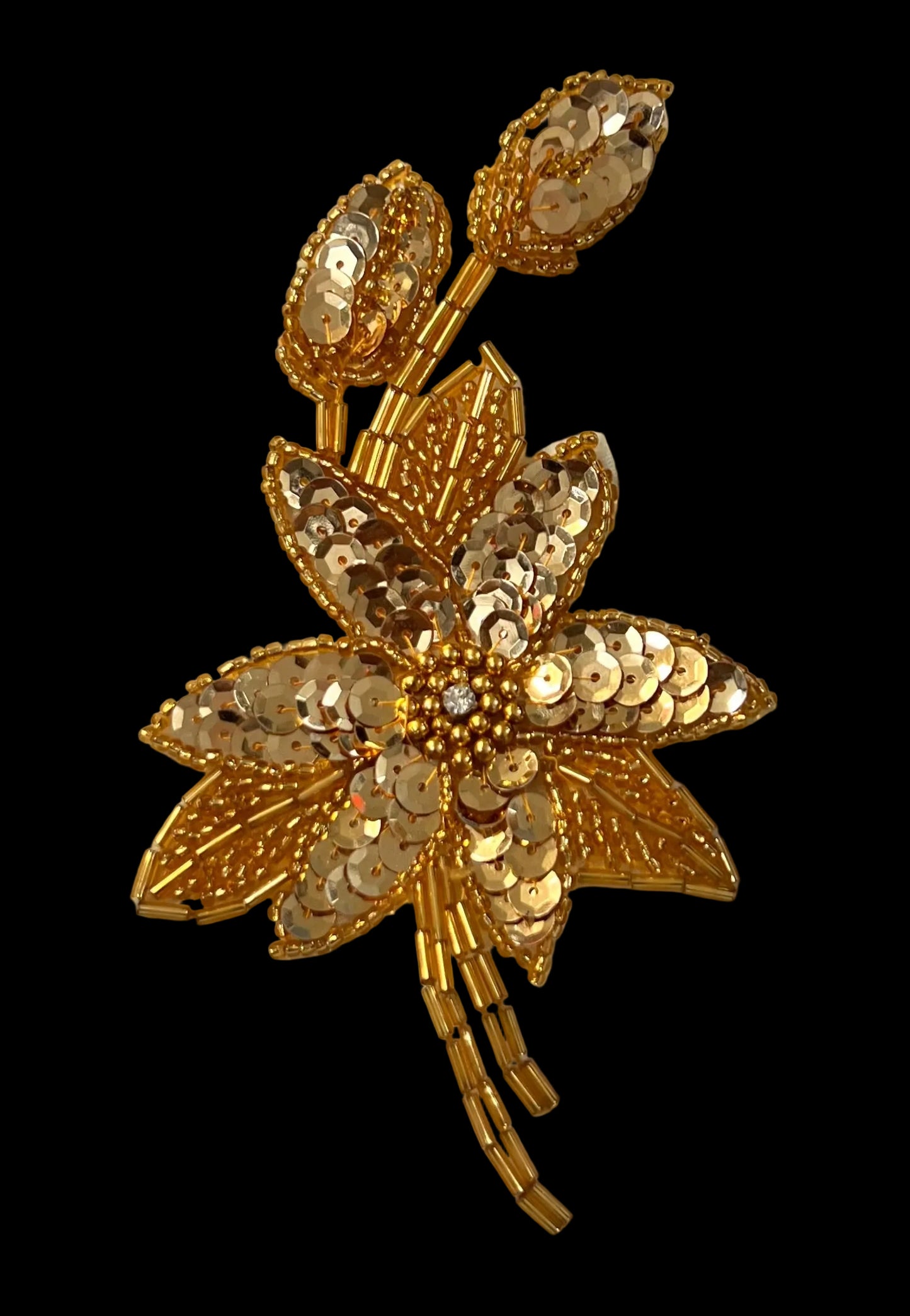 Flor Individual con Lentejuelas Doradas, Cuentas y Pedrería 6" x 3.5"
