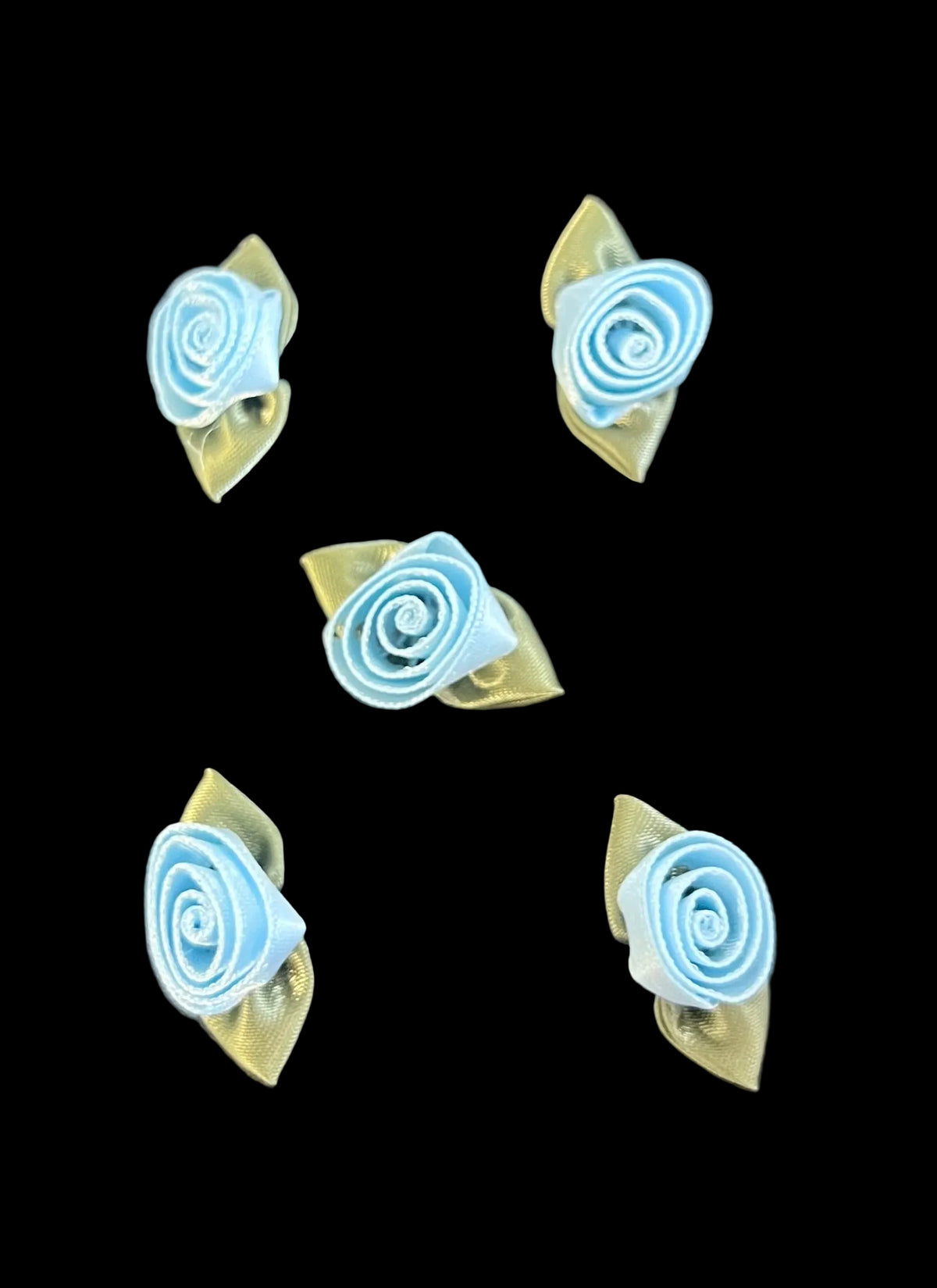 Juego de 5 flores de raso azul con hojas verdes y azules