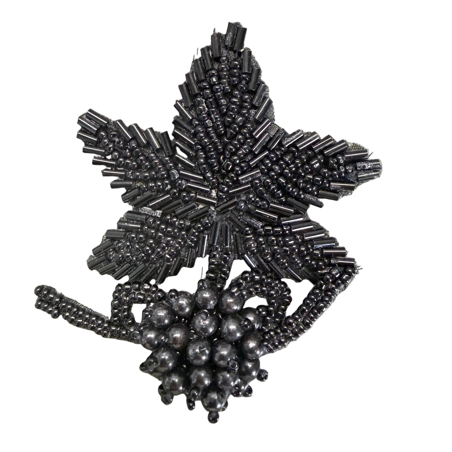 Flor de charretera con lentejuelas y cuentas negras de 2.5" x 3"