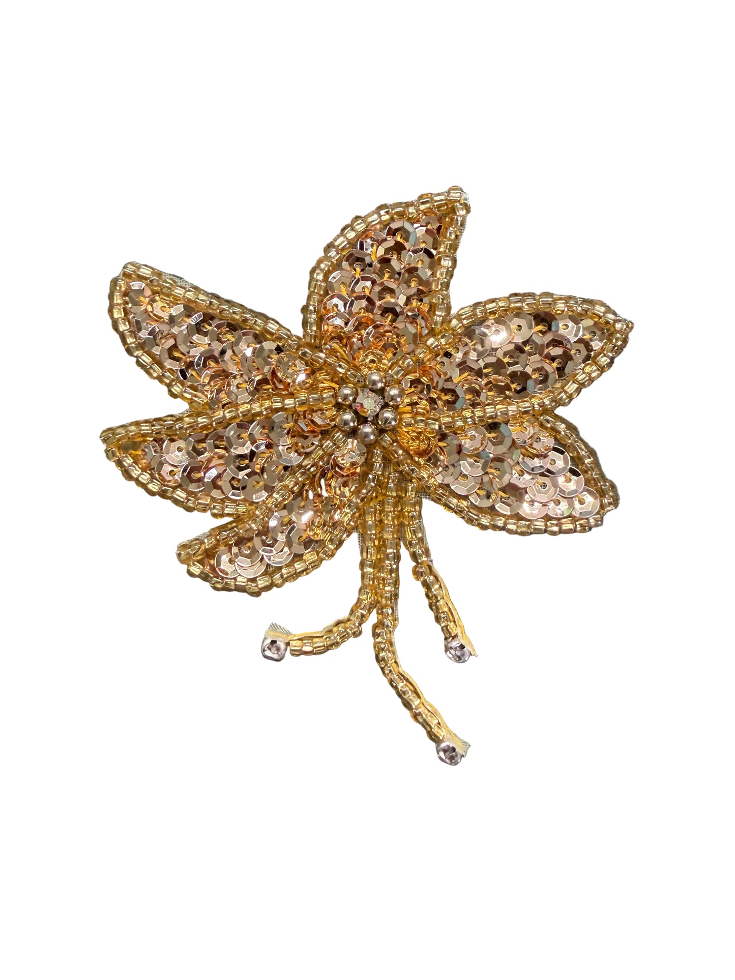 Hombrera de flor con lentejuelas doradas y pedrería AB en el centro de 2.5" x 2.5"