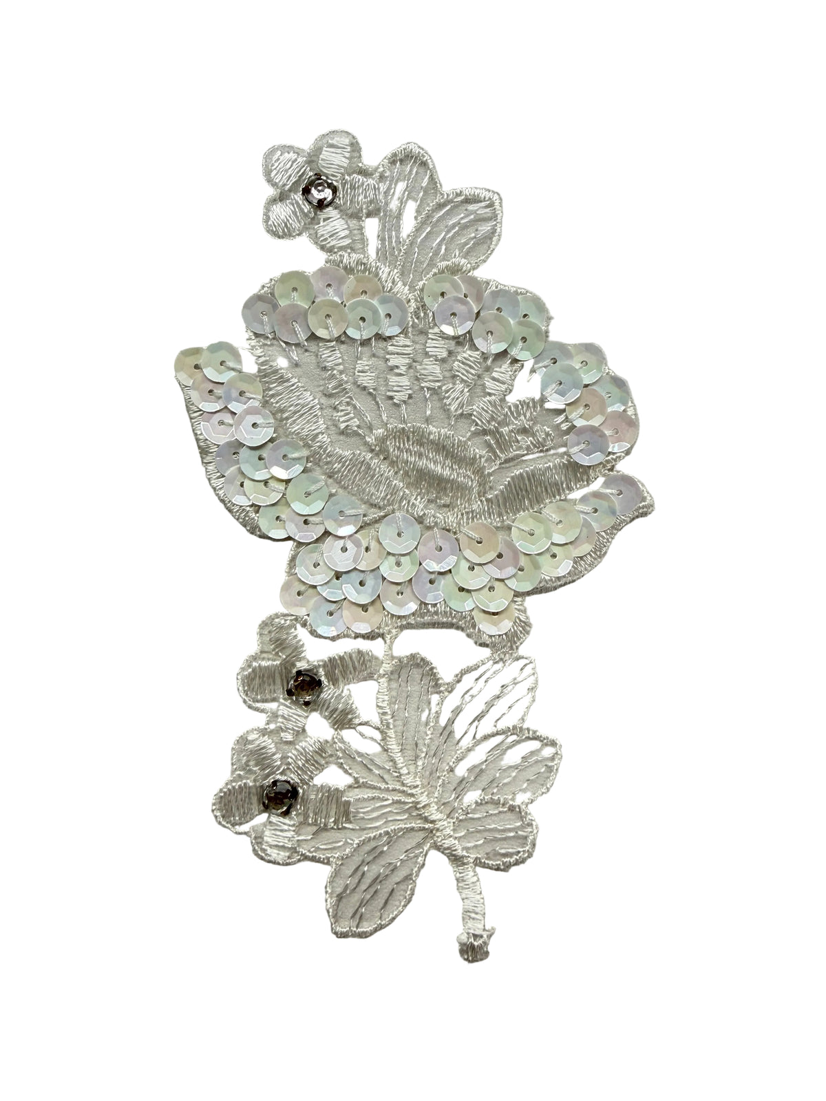 Flor - Bordado blanco - Lentejuelas blancas - Pedrería 5.5” x 3.5"