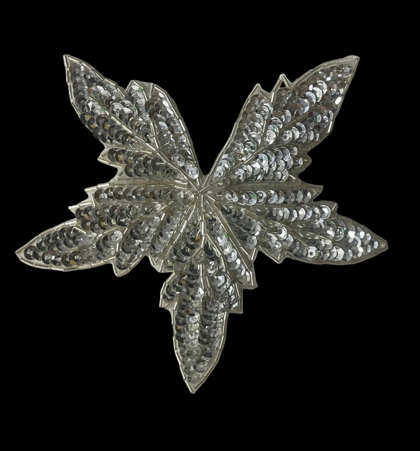 Hoja con lentejuelas plateadas y abalorios de 5,5"