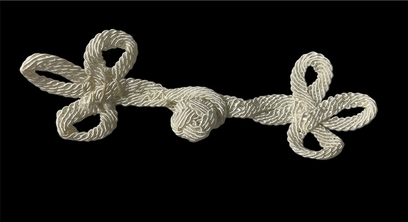 Frog Closure White Cotton Flat Rope 4" x 2.5"