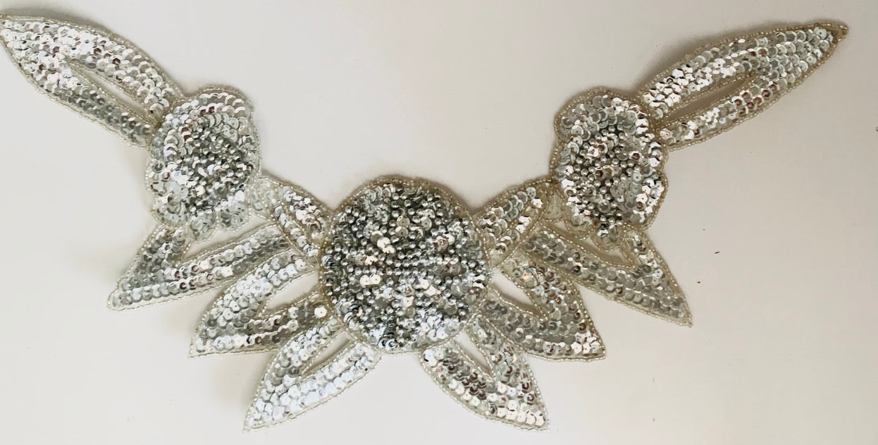 Collarín de diseño con motivo floral - Lentejuelas plateadas - Cuentas plateadas 40.6 cm x 19 cm
