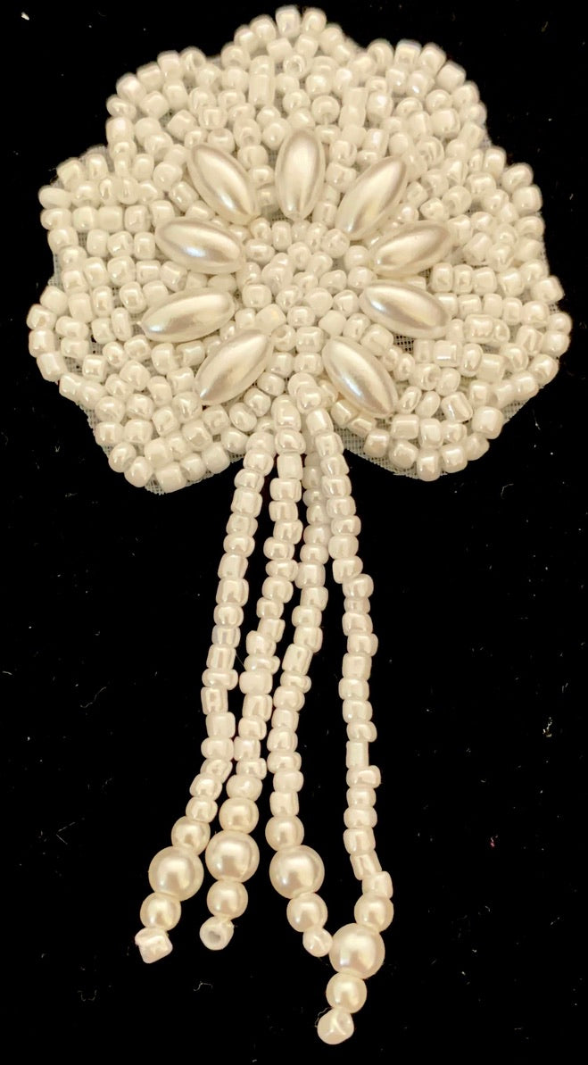 Motivo Floral de Charretera - Blanco con Cuentas 3" x 2"