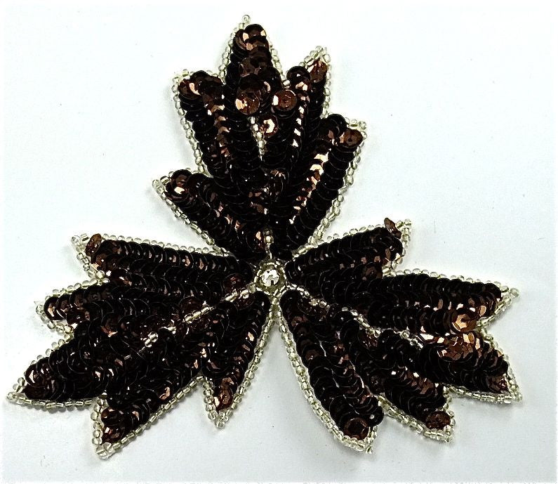 Hoja con lentejuelas de bronce y plata y pedrería 4" x 4"