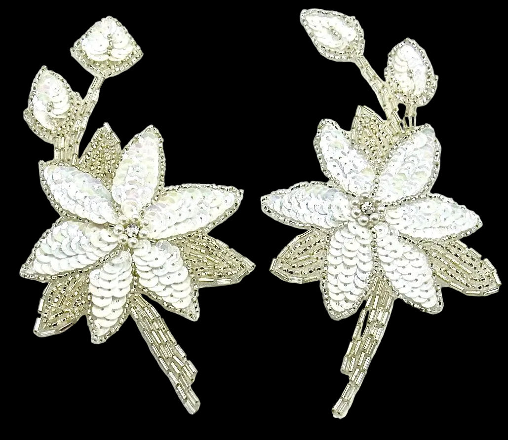 Par de flores con lentejuelas blancas chinas y cuentas plateadas de 5" x 2.5"