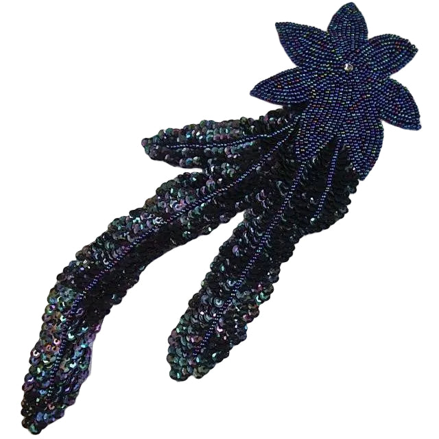 Flor Claro de Luna con Cuentas y Hojas Largas 11.5"
