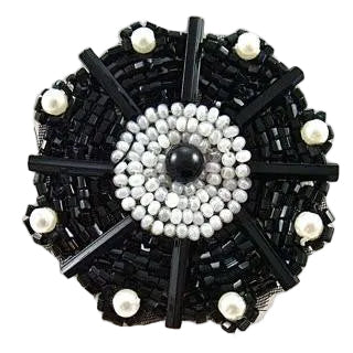 Círculo decorativo de diseño - Cuentas blancas y negras de 2"x 2"
