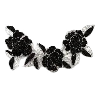 Escote de Flores con Lentejuelas y Cuentas Negras y Plateadas 12" x 6"