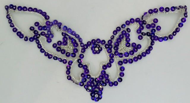 Escote de diseño con motivo de lentejuelas y pedrería morada de 9" x 5"