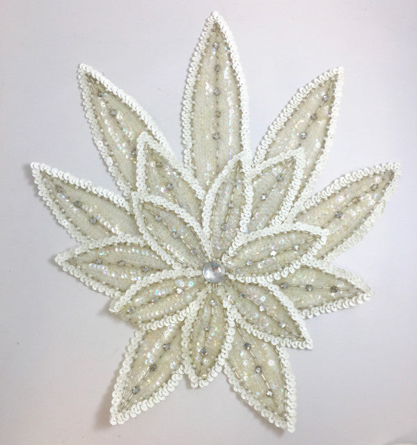 Hoja con lentejuelas blancas e iridiscentes en capas, abalorios y pedrería 33 cm x 26,7 cm