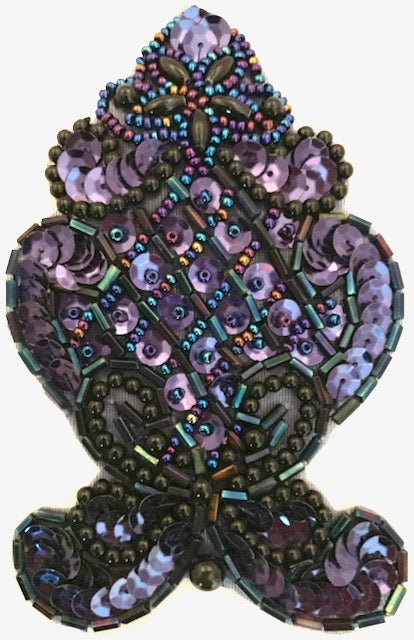 Motivo de diseñador, dos variantes con lentejuelas moradas y granates, y cuentas a juego, 10.16 cm x 6.35 cm