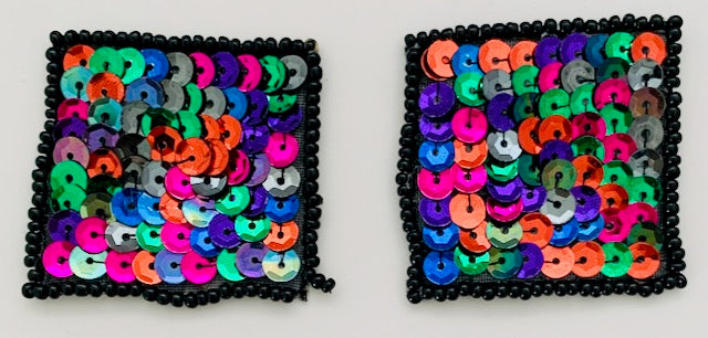 Cuadros con diseño de motivos con colores de Mardi Gras y cuentas negras de 3,8 cm cada lado, opción de par de aretes o par de acento