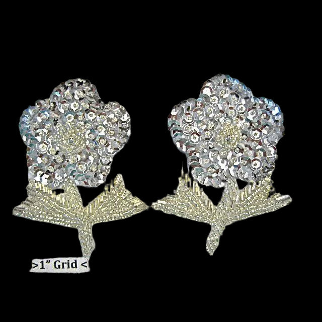 Par de flores con lentejuelas y cuentas plateadas de 10.16 cm x 7.62 cm